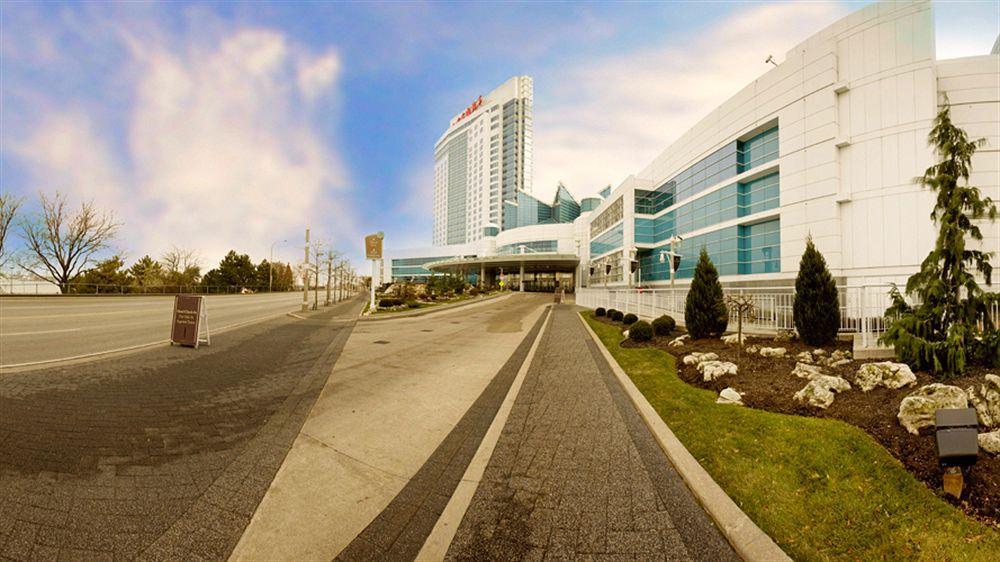 Comfort Suites Downtown Windsor Exterior foto