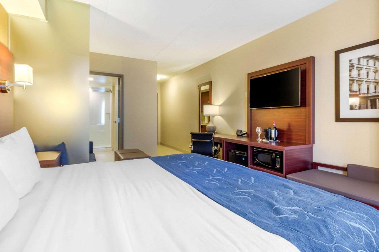 Comfort Suites Downtown Windsor Exterior foto